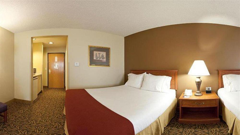 Holiday Inn Express Hotel & Suites Columbus By Ihg Zewnętrze zdjęcie