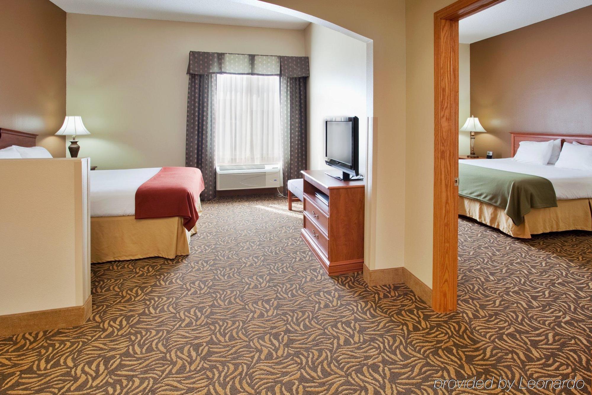 Holiday Inn Express Hotel & Suites Columbus By Ihg Zewnętrze zdjęcie