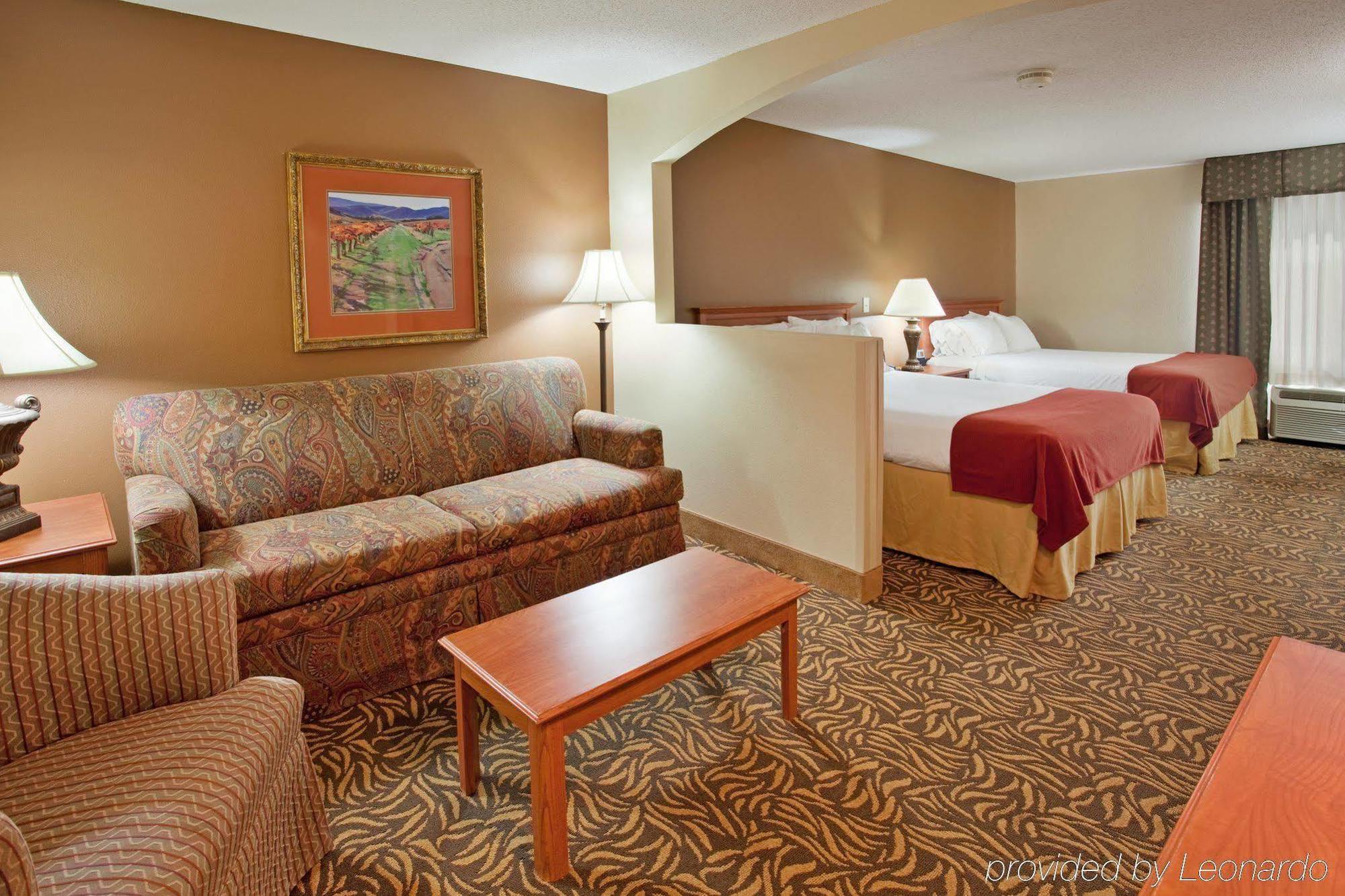 Holiday Inn Express Hotel & Suites Columbus By Ihg Zewnętrze zdjęcie