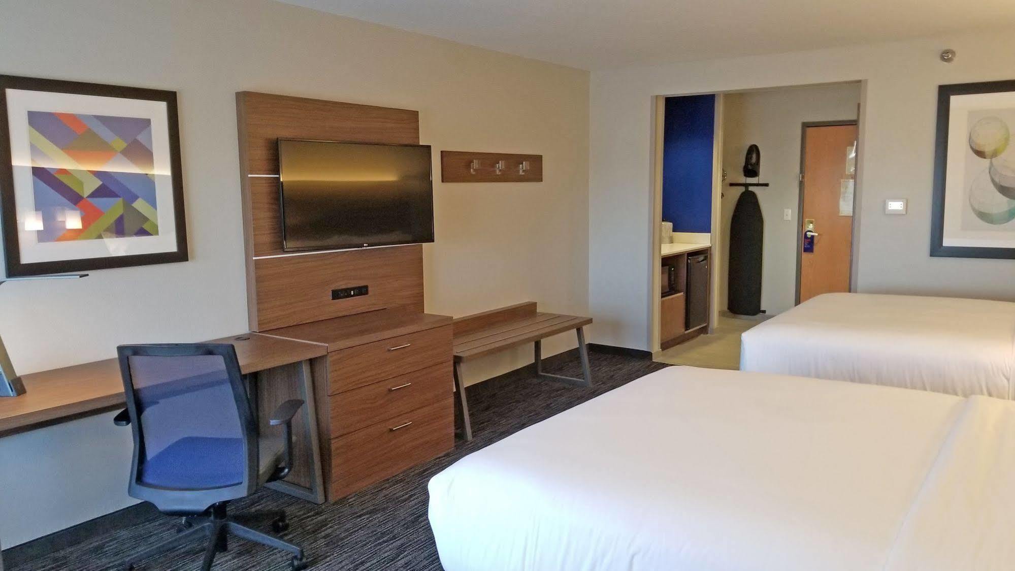 Holiday Inn Express Hotel & Suites Columbus By Ihg Zewnętrze zdjęcie