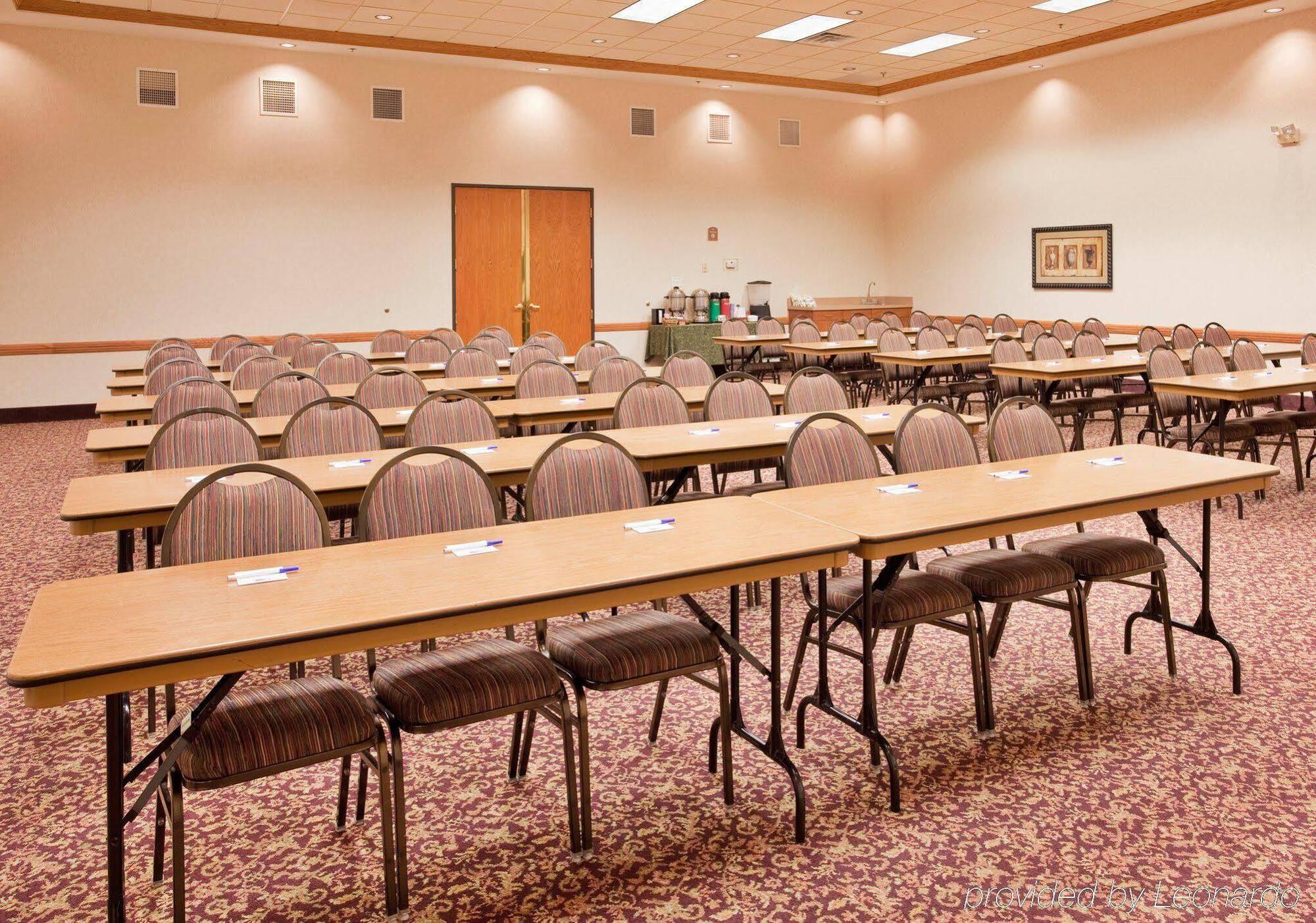 Holiday Inn Express Hotel & Suites Columbus By Ihg Zewnętrze zdjęcie